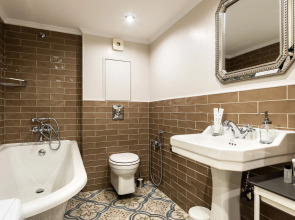 Апартаменты D на Чайковского с одной спальней №2