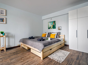 Апартаменты Butyrsky Cozy with Terrace, Parking and King-size Bed