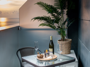 Serenity Oasis with Sea View - Alliance Palace Apartments