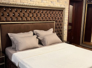 Апартаменты "Эленика" 2-х комнатная Квартира с выходом в парк в Центре города