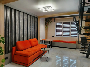 Dvukhurovnevaya S Dizaynerskim Remontom Flat