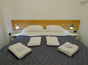 Отель Двенадцать