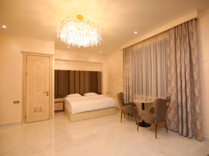 Отель Louvre Home