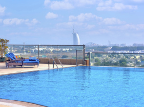 Отель Two Seasons Hotel & Apartments
