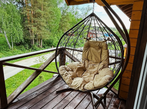 Prostornoe Dvuhurovnevoe na Gornolyzhnom Kurorte Solnechnaya Dolina Chalet
