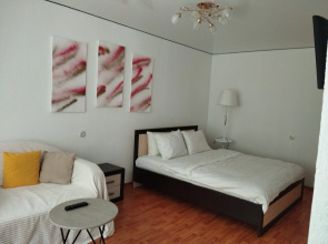 Tryokhmestnye tsentr.svetlaya teplaya Flat