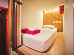 Отель Prince Theatre Heritage Stay