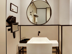 Отель Lemon Tree Hotel Jumeirah Dubai