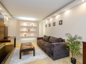 Apartments Trekhkomnatnye Na Melnikayte 16