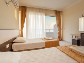 Side Beach Club Hotel