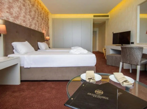 The Grand Gloria Отель