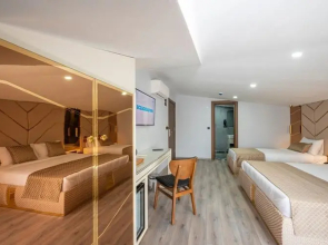 Luxury Airport Hotel by Zazzoni
