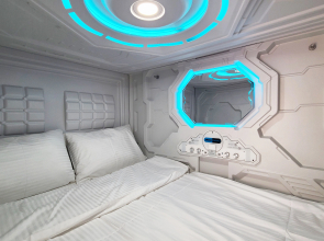 Capsula  Hostel