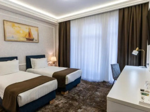 Отель Garnet Mir