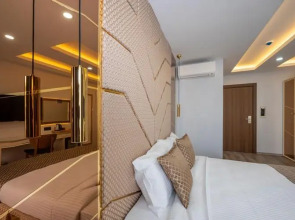 Luxury Airport Hotel by Zazzoni