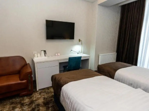 Отель Garnet Mir