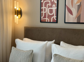 Отель Weingart Suites