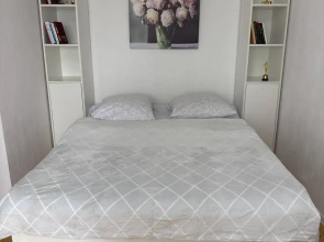 V Tsentre Bresta Flat