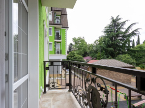 Апартаменты Red Apartments Арт Лайт Сити Шерли