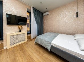 Квартира в Сталинском Доме в Центре у Набережной на 3 Гостей