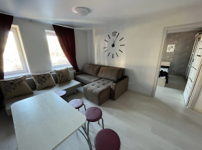 Trekh Komnatnaya Ryadom S Lesom Flat
