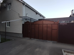 Na Podkumskoy Ulitse 11 Private House