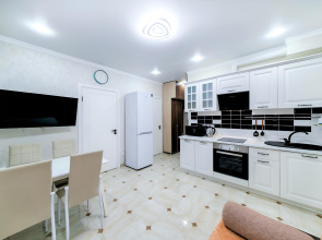 3kKomnatnyye na 1oy Beregovoy Linii v Siriuse Apartments