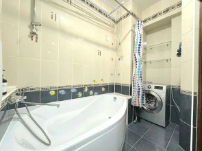 Квартира Трехкомнатная с Балконом и Кондиционером в Центре на Весенней