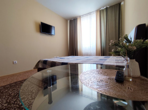 V Tsentralnom Torgovom Rayone Goroda Flat