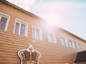 Отель Корона