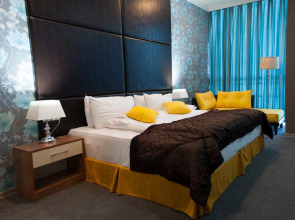 Отель Square Inn