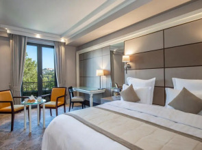 Отель Ambassadori Hotel Tbilisi