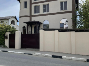 Na Molodyozhnoy Guest House
