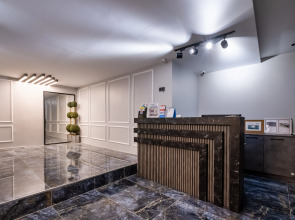 Отель The Queen Hotel