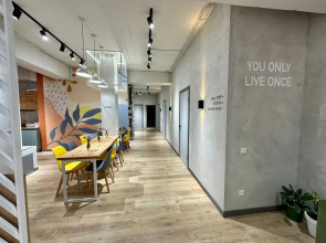 Хостел izzzi hostel Bishkek