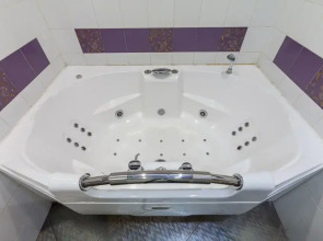 Квартира с джакузи шикарным видом на Волгу в центре Самары