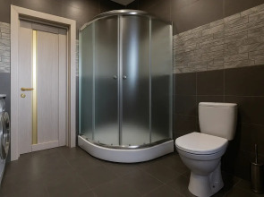 Квартира Студия с витражными окнами с видом на лес и горы