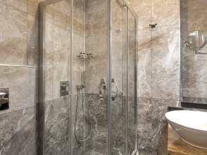 Отель Perapolis