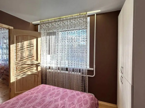 Квартира Уютная трехкомнатная на сутки у метро Могилевская, ООО Все рядом