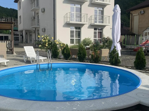 Semeinie Istorii Guest House