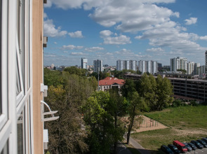 Апартаменты Студия у Станции Метро Грушевка