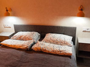 Апартаменты Жёлтая студия у метро Суконная слобода