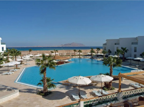 Ivy Cyrene Island Aqua Park Resort