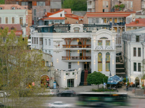 King Gorgasali Hotel