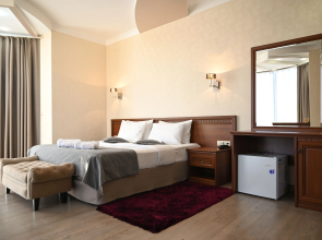 Отель Shine House
