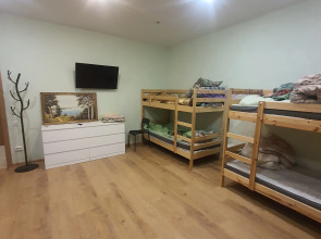 2-Kh Komnatnaya S 7 Krovatyami Flat