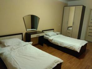 Na Prospekte Geroyev 8 Flat