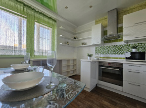 Yaroslavskaya 72 (11) Apartments