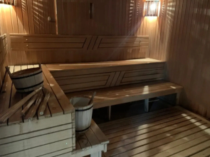 S Bolshim Basseynom Guest House