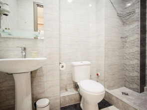 Отель Toma's House